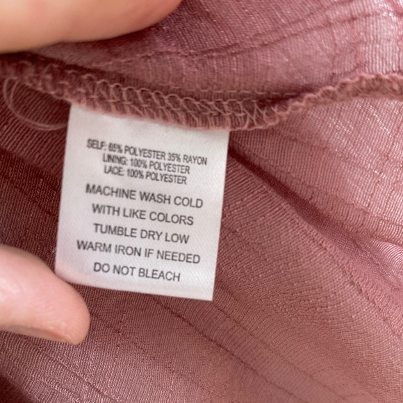 Ladies Size Small Dusty Rose Blouse with Matching Lace Kimono. - Picture 10 of 15